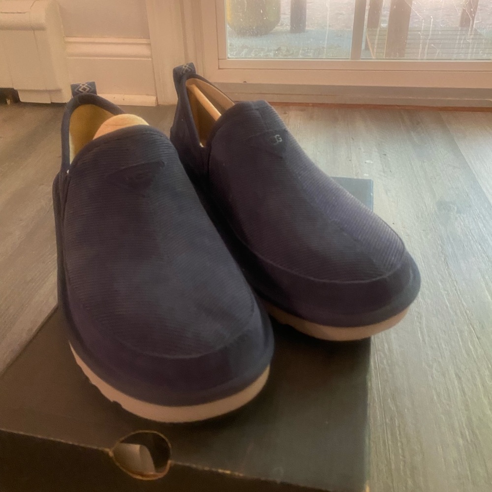 Ugg Men’s Slippers Size 10 NEW